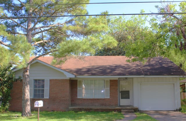 1008 E Stone