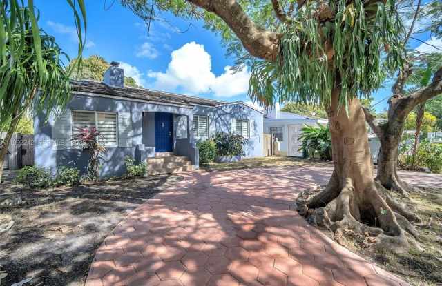 2537 SW 15th St