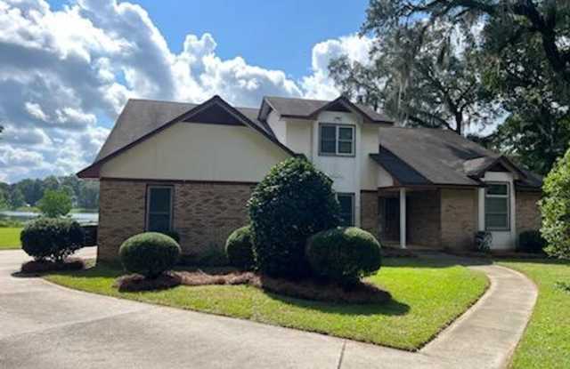 Photo of Lakefront NE Tallahassee Home