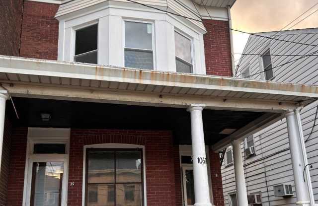 1067 S CLINTON Avenue unit: 2Nd Floor