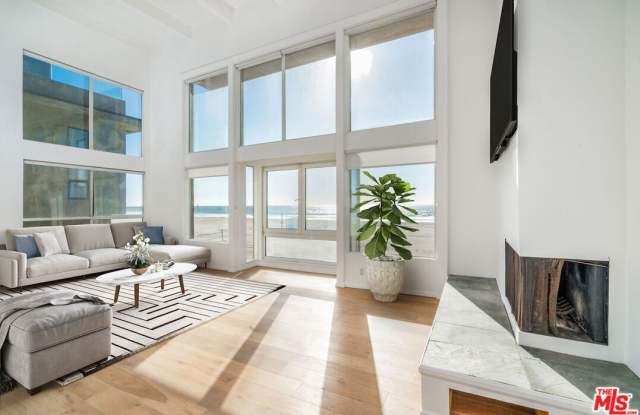 Photo of 3711 OCEAN FRONT unit: 3