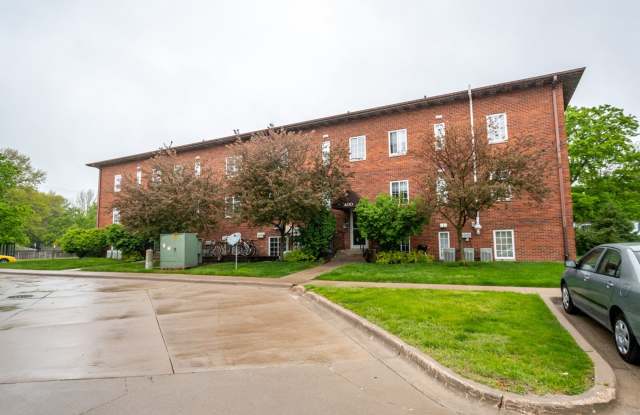 Incredible 2 Bedroom Condominium in University Heights