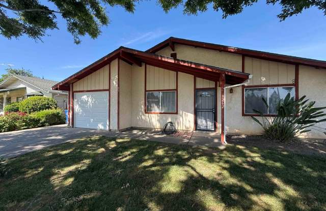 Elk Grove 3 Bed 2 Bath Close to Schools