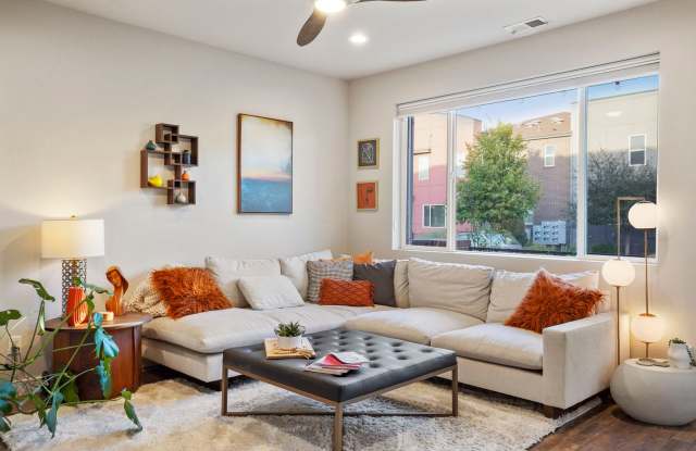 Modern 3-Bedroom Townhome in Midtown Denver – Carefree Living Awaits!