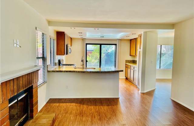 4039 Cottonwood Grove