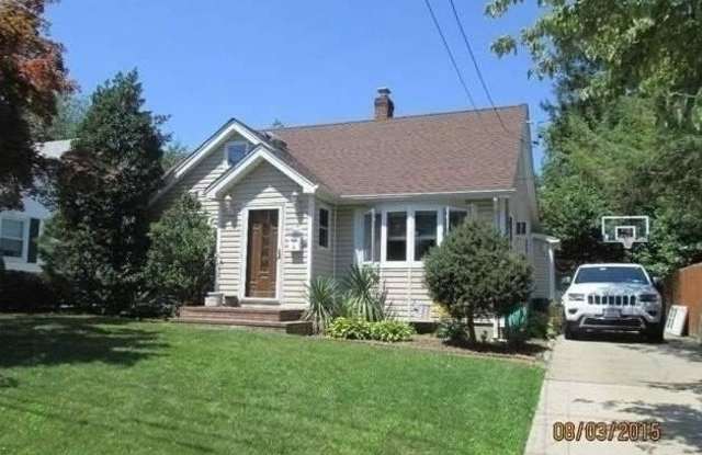 6 Dawes Avenue - 6 Dawes Avenue, Syosset, NY 11791