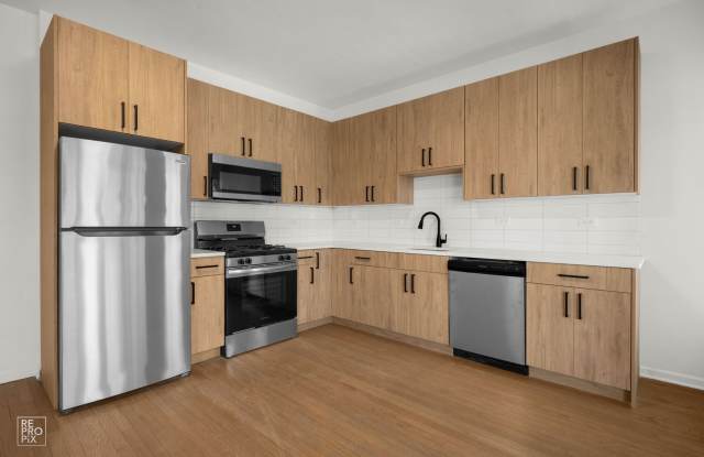 Spacious 4-Bedroom Duplex in Rogers Park With In-Unit Laundry  Pet-Friendly Living!