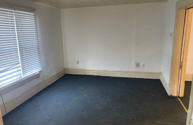 Spacious 3-Bedroom Home for Lease in Akron