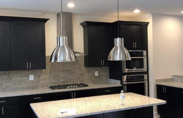 177 GREEN POPLAR LOOP