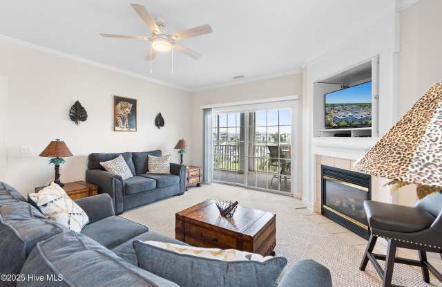 2555 St James Drive unit: 304