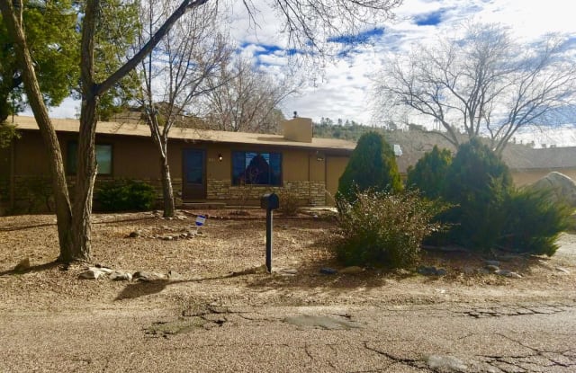 885 Douglas Ln - 885 Douglas Lane, Prescott, AZ 86301