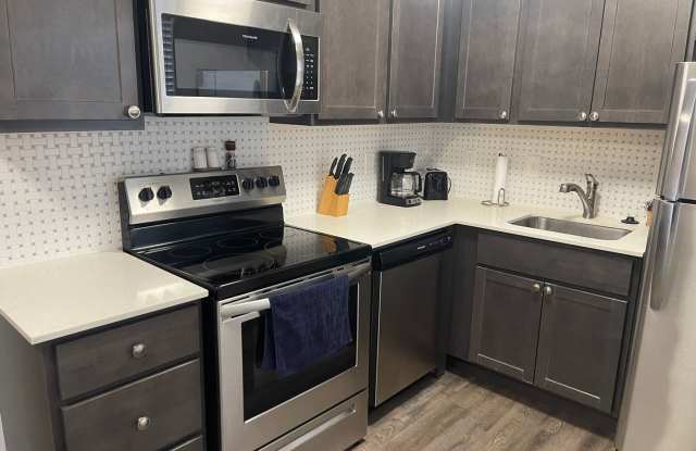 Charming 1-Bed, 1-Bath Apartment steps from the Plaza District