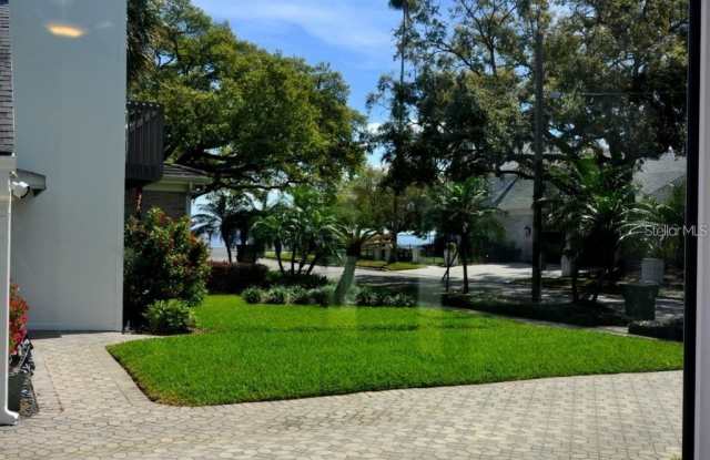 2905 W BAY COURT AVENUE