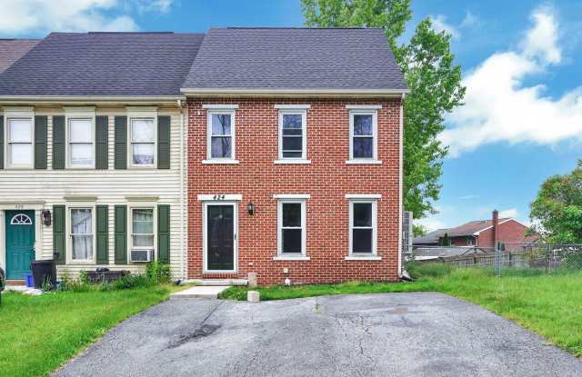 Charming 3 Bedroom, 1.5 Bath Townhome in Elizabethtown!
