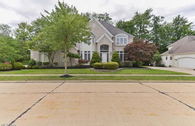 384 Kilbridge Drive - 384 Kilbridge Drive, Highland Heights, OH 44143