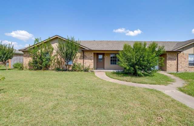 1203 N Nolan River Road