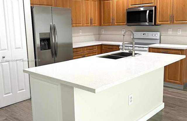 978 NE 42nd Pl