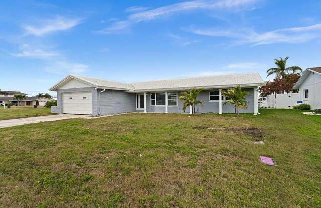Stunning Waterfront Home - Treasure Island! 3bed| 2bath
