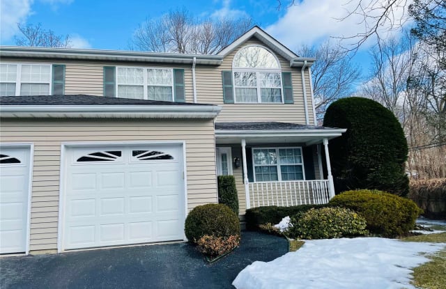 1 Springwood Lane - 1 Springwood Lane, Huntington, NY 11743