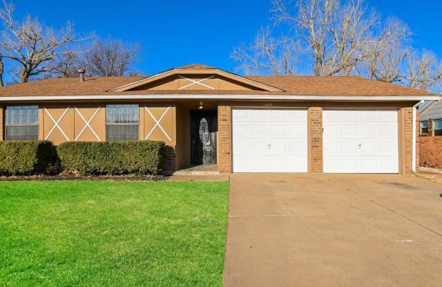 1105 S Avery Drive