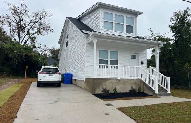 Photo of 1218 House Street PRE-LEASING FOR 2026-2027 SCHOOL YEAR