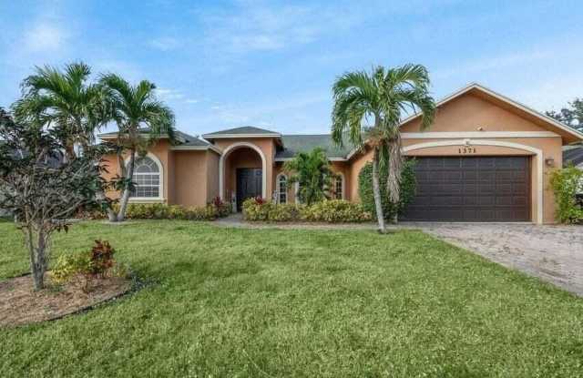 Photo of 1371 SW Halford Avenue