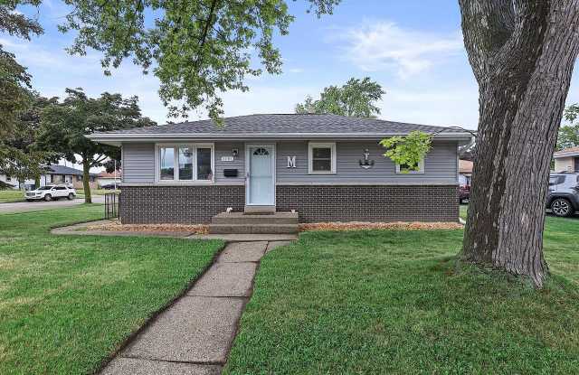 6641 N 74th St - 6641 North 74th Street, Milwaukee, WI 53223