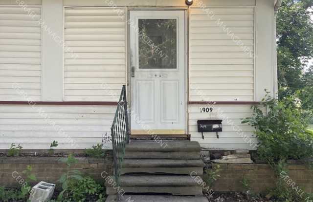 1911 Lincoln Ave