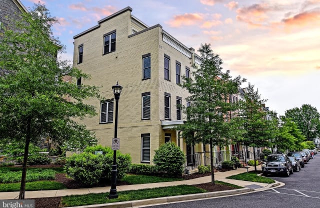 2851 CHANCELLORS WAY NE - 2851 Chancellor's Way Northeast, Washington, DC 20017