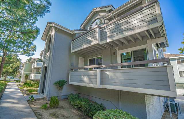 2 Bedroom Condo for Rent in Canyon Country!