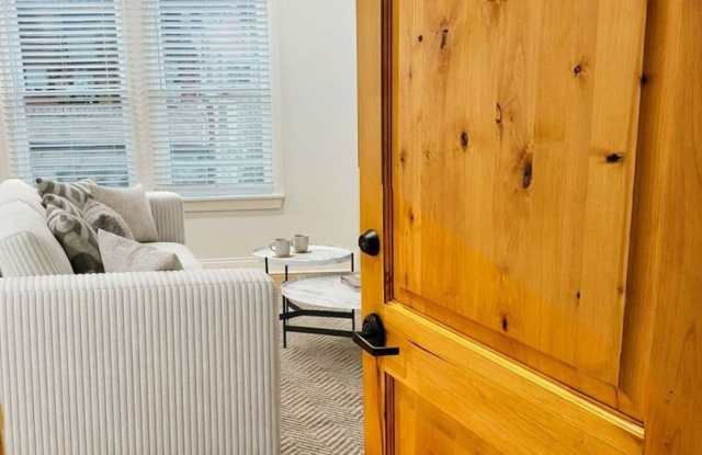 525 Mission Street unit: 4