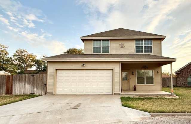 Photo of 604 NE Ave E Place