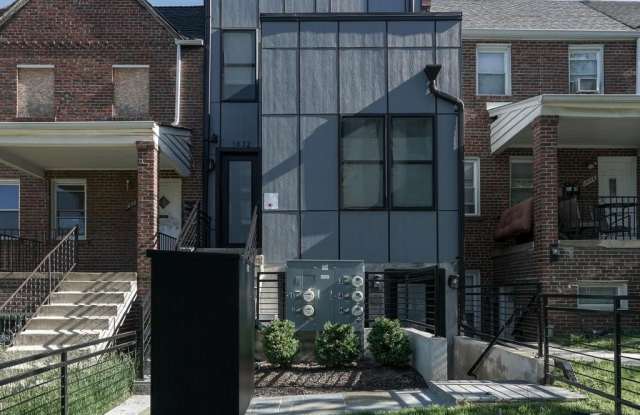 Photo of 1632 K Street NE unit: Ph