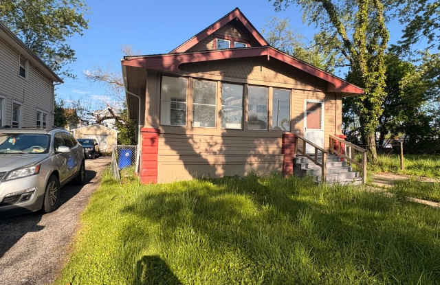 Charming 3 - Bedroom Property in Prime Location (Move in today and enjoy 50% off on your 2nd month rent)
