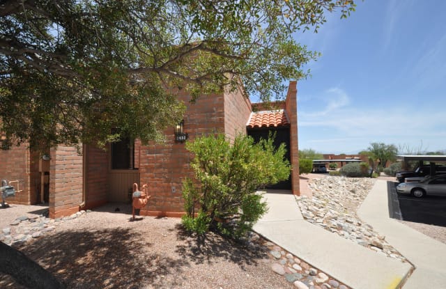 1432 W Desert Hills Dr