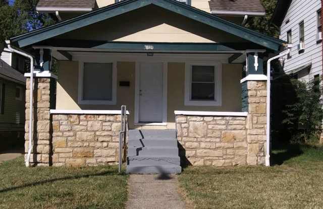 Large 2 bedroom $1200