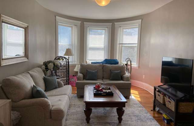 28 Fuller St #5 Brookline MA 02446