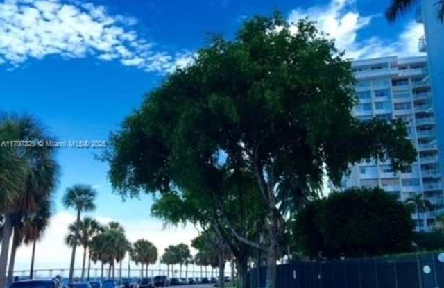 1408 Brickell Bay Dr