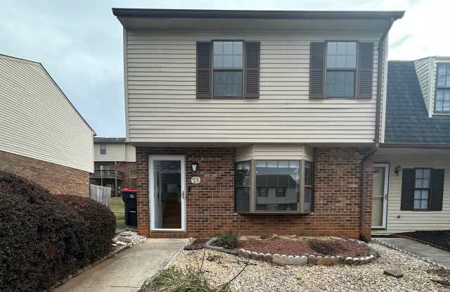Lighthouse Townhome-Located in Campbell County