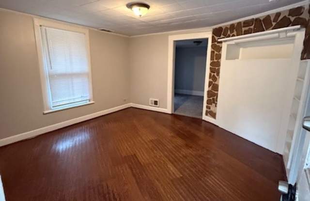 2 Bedroom, 1.5-bathroom house