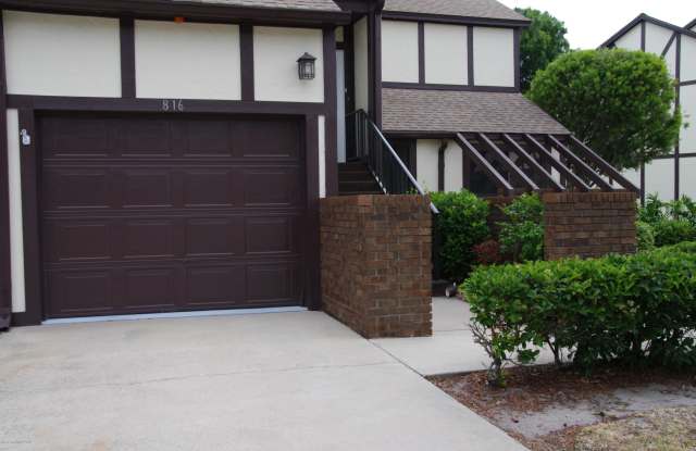 816 Greenwood Manor Circle