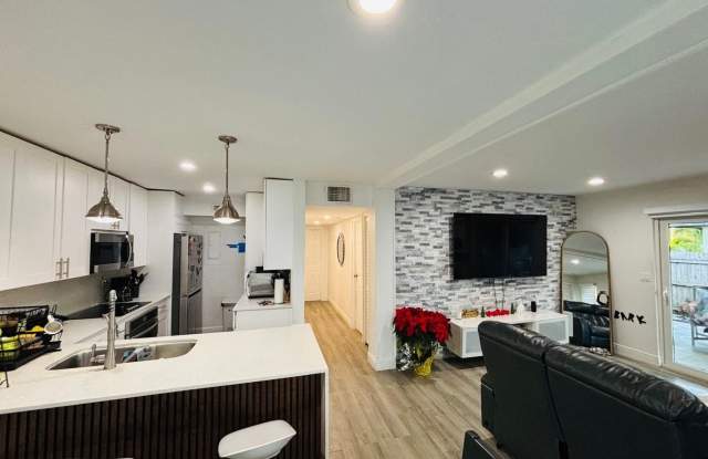 8000 NW 74th Terrace, Tamarac, FL 33321