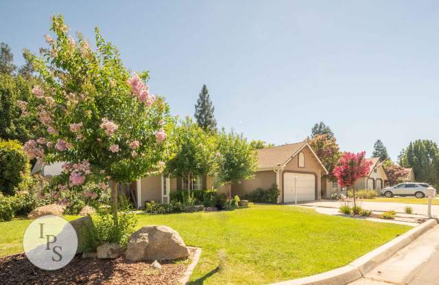 North Fresno Home, 3BR/2BA, Built 1991 – with Solar + Clovis North School District!