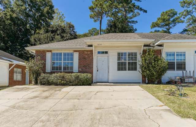 Super cute 3 bedroom 2 bathroom on the West side of Tallahassee available now