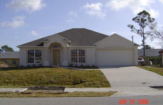 Spacious, Open, Lifestyle Built Home. 3/2/2 Split Floor Plan