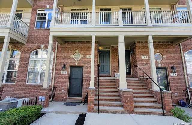 157 E BAY Drive