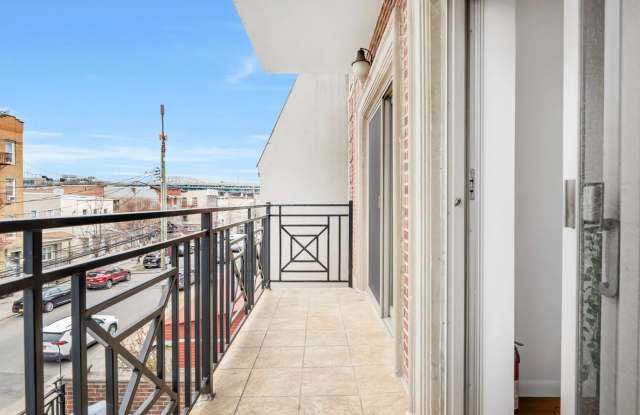 Photo of 2547 23rd St Apt 3F