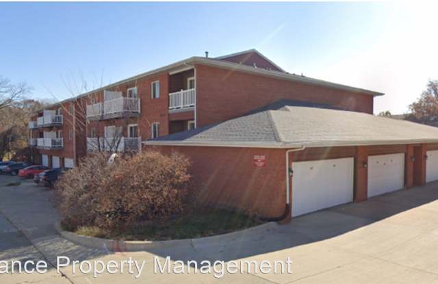 221 Woodside Dr