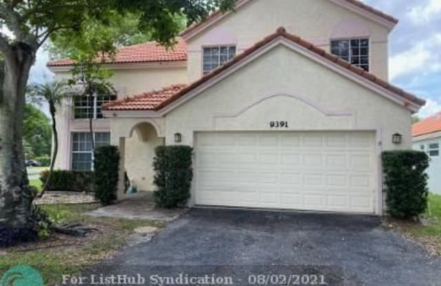 9391 Oak Grove Cir - 9391 Oak Grove Circle, Davie, FL 33328