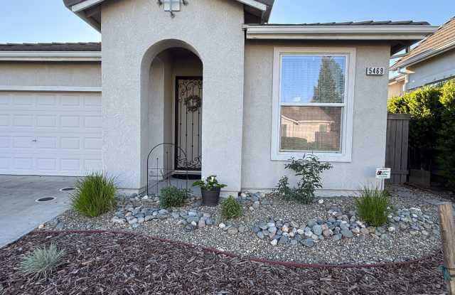 Beautiful 3bd/2ba Natomas Home with 2 Car Garage!